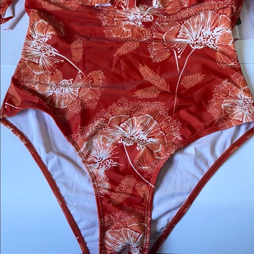 Swimsuit - Picture 2 of 3